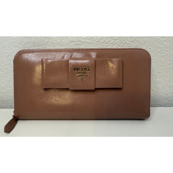 Prada Beige Saffiano Leather Bow Zip Around Wallet- Vintage CLEAN - Picture 1 of 11